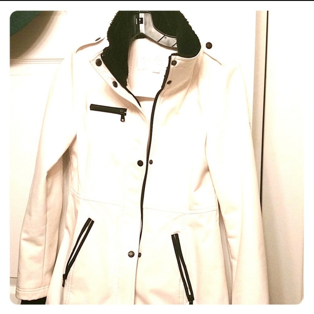 Jessica Simpson off-white coat